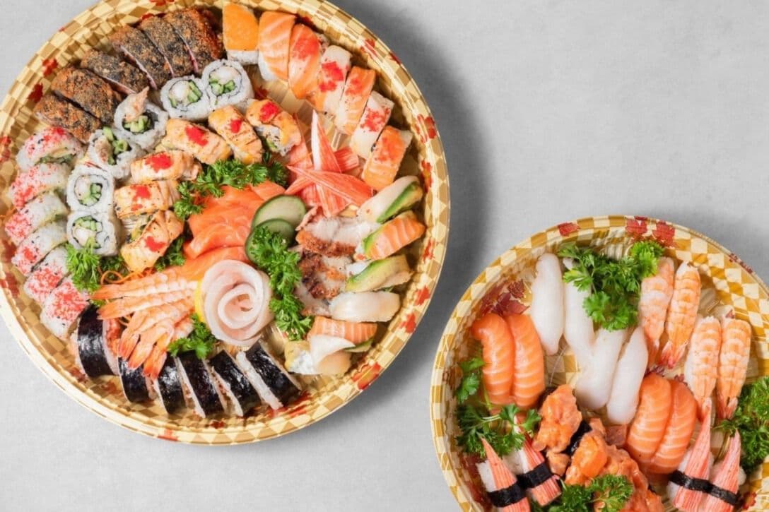 V10 (80mcx): 35 Maki + 5 Hosomaki + 25 Sashimi + 20 Nigiri