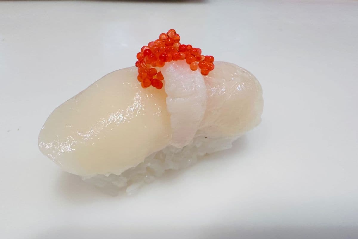 E8.Hotate Sushi (Scallop)