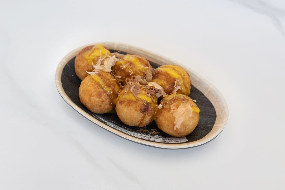B3. Takoyaki (6 pcs) 章鱼小丸子(6件)