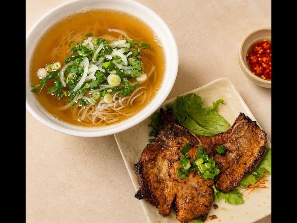 230. Grilled Pork Chop Rice Noodle Soup