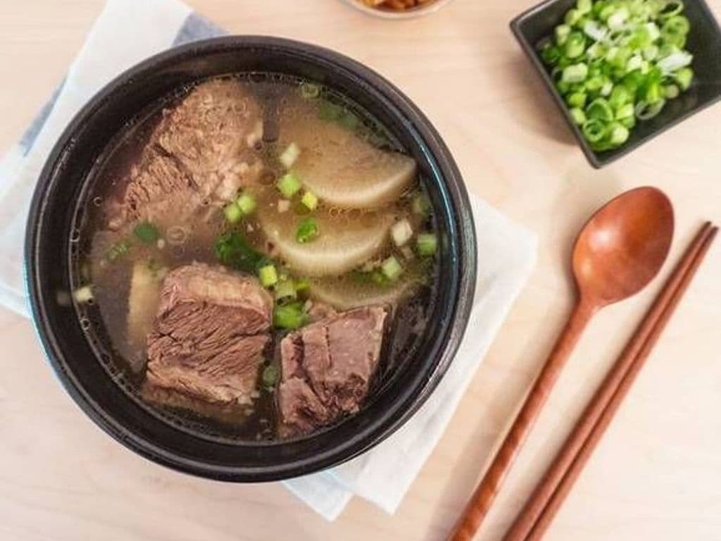 Beef Short Ribs Soup(갈비탕/牛排骨湯)