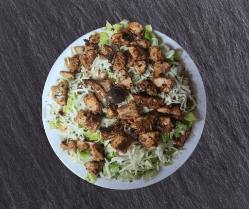 Salade César avec poulet grillé - 9 po