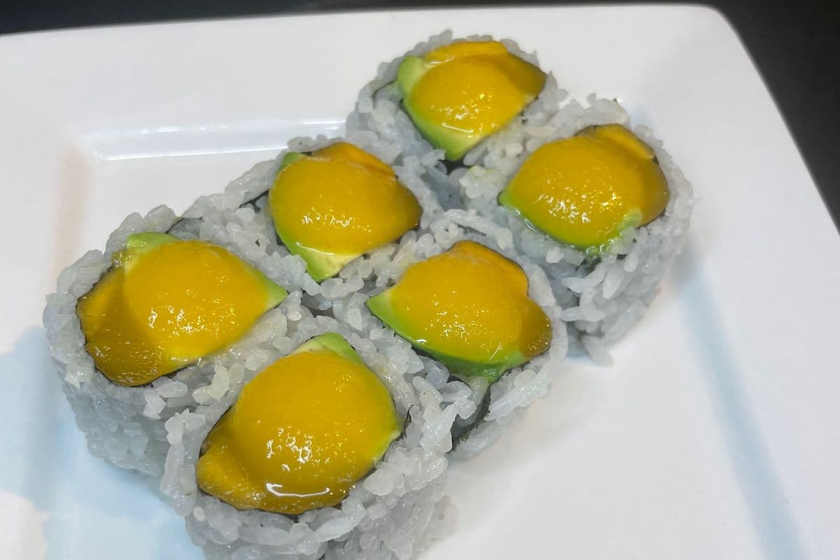 Mango Roll (6 pcs)