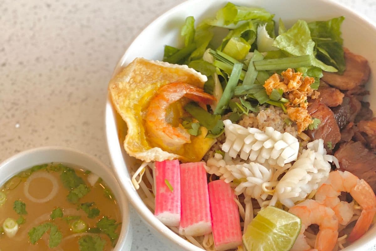 TS4. DB Special Dry Noodles with Side Soup (Hu Tieu Hoac Mi Dac Biet Kho)