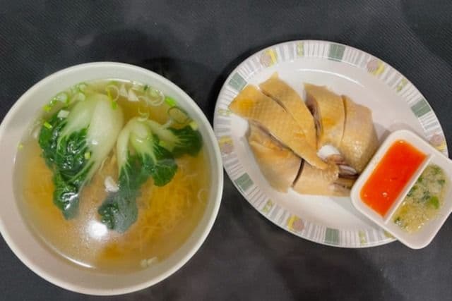 Hainan Chicken with Noodle in Soup (海南雞湯麵)