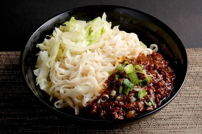 Soy Sauce Pork Noodle 炸酱面