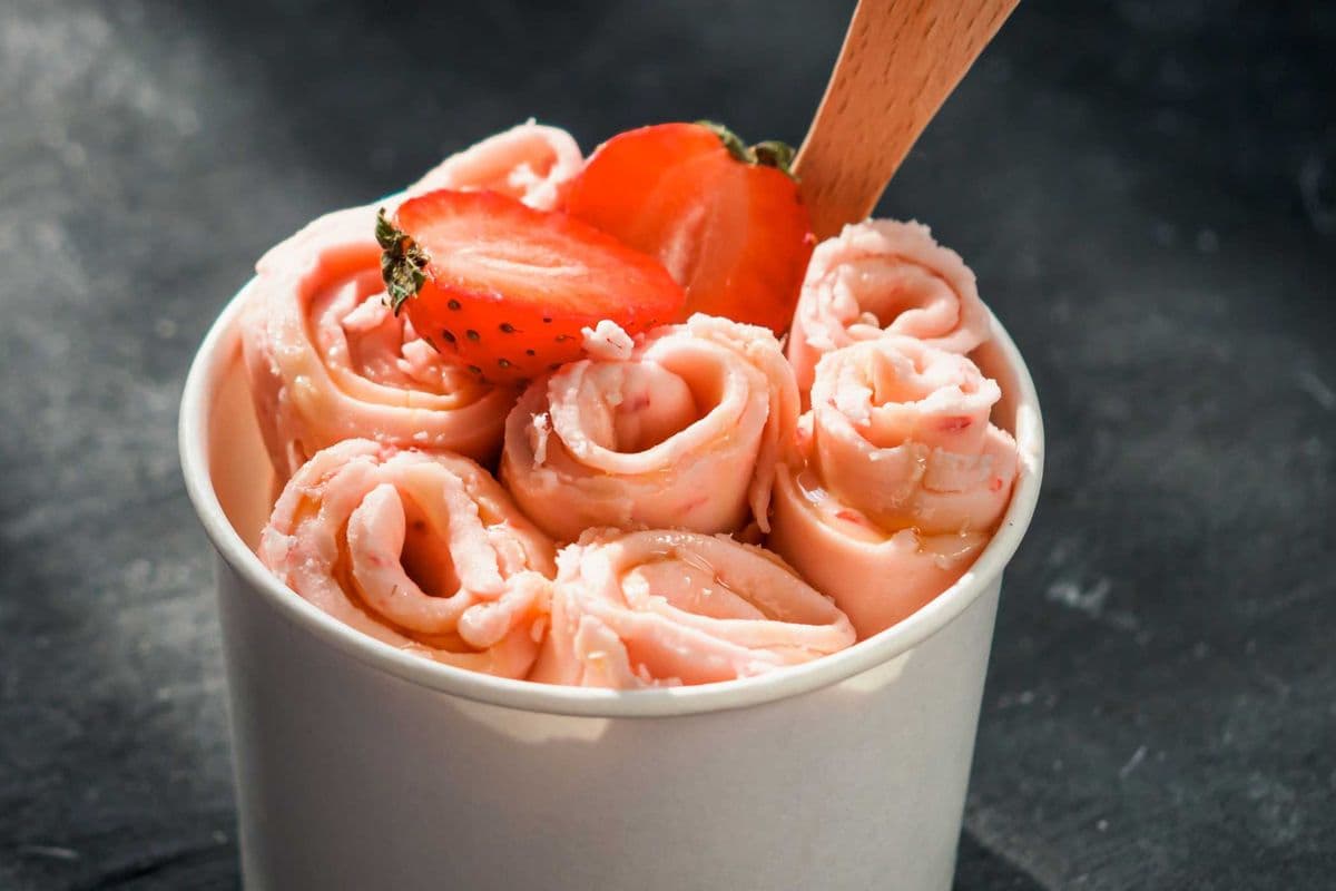 Cheezy Strawberry Ice Cream Rolls