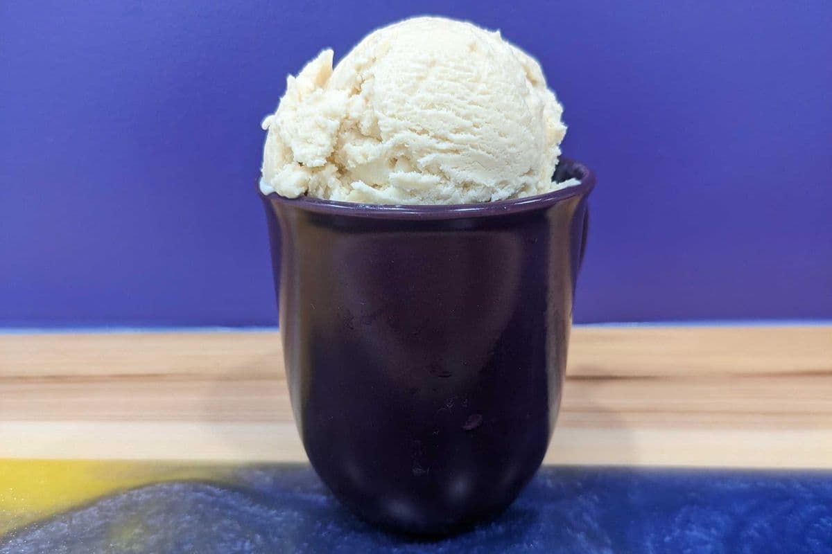 Double-Vanilla Ice Cream (A scoop in an 8oz cup)
