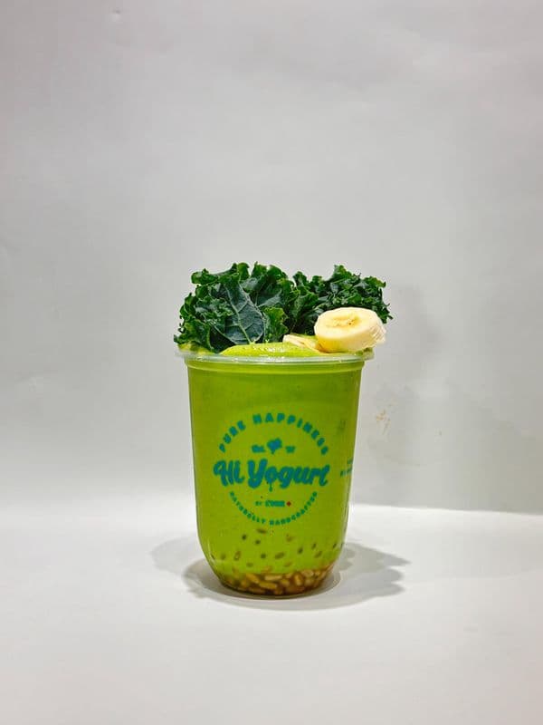 Kale Banana Yogurt Shake with Popping Oats (香蕉羽衣甘蓝酸奶)