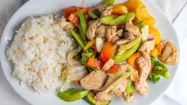 Viande sauté au curry rouge et aux Légumes / Stirfried Meat with Red Curry Flavor and Vegetables