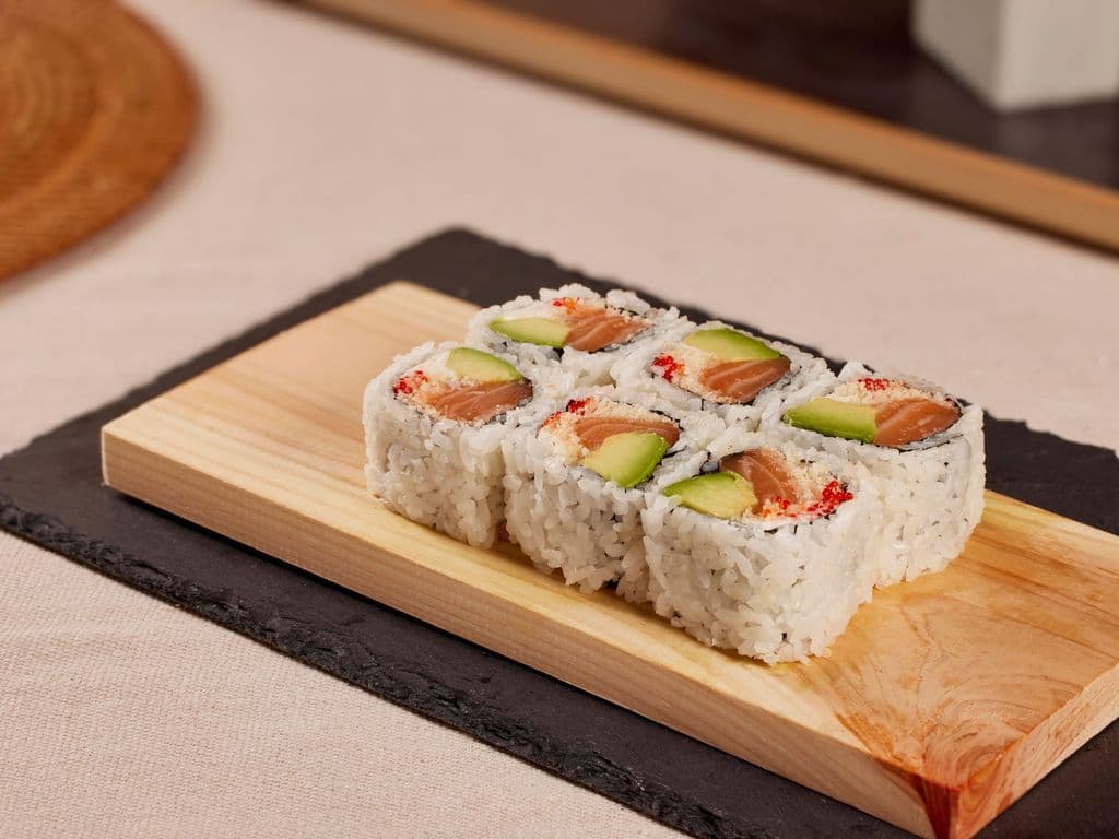 Cheese Salmon Roll (8pcs)