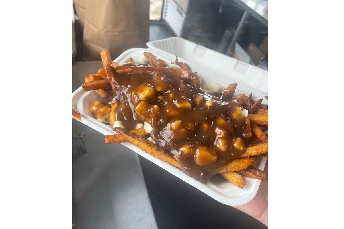 Chief's Large Poutine