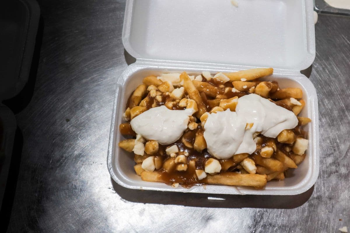 Garlicky Large Poutine