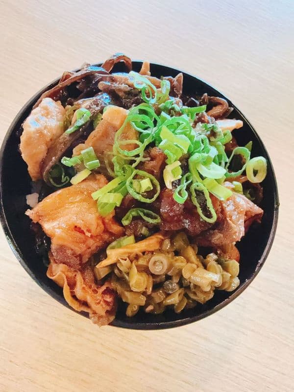Self-selected rice (three toppings) / 自选米饭(三个浇头)