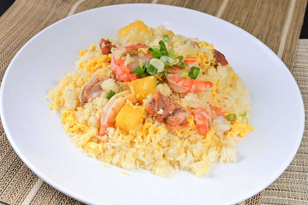 090. Pineapple Fried Rice