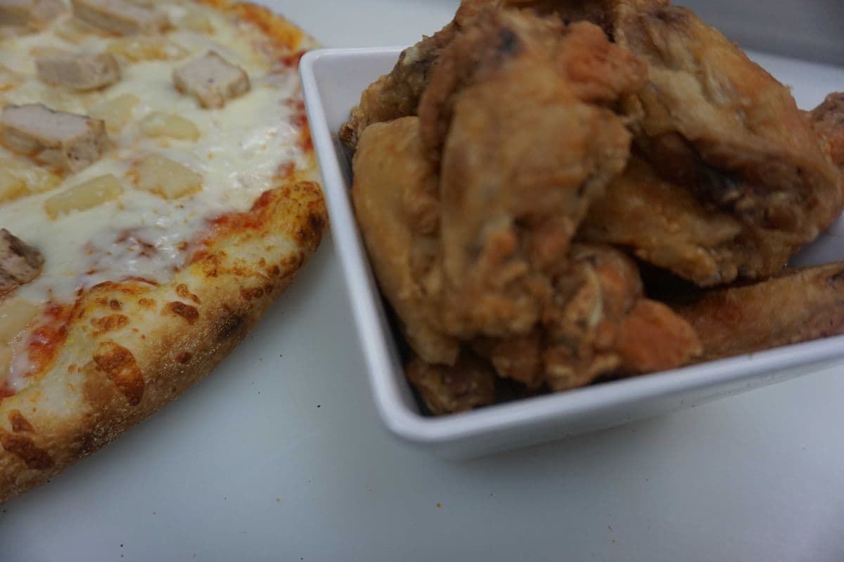 Large Pizza with 20 Wings and Two Litre Pop