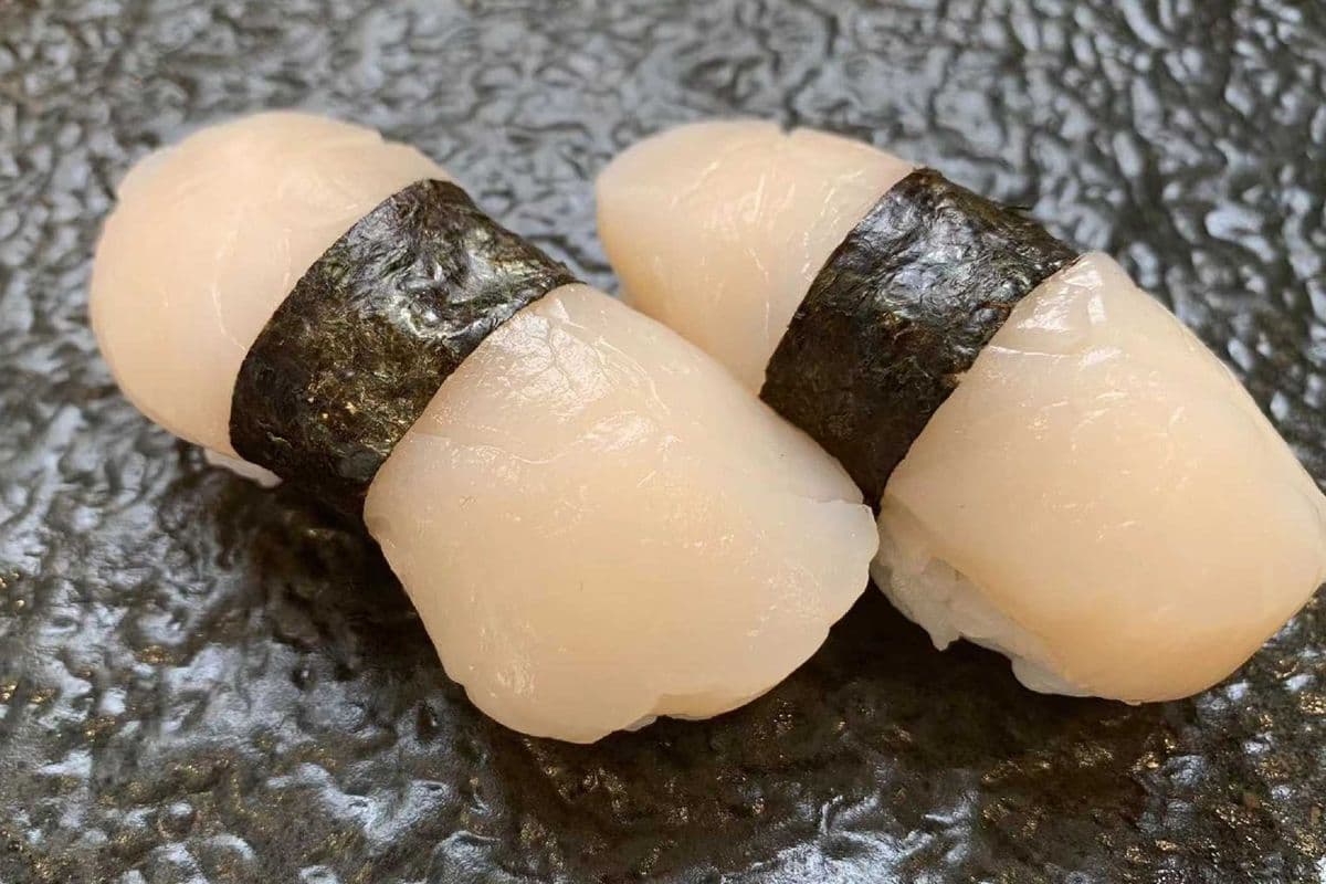 H10. Scallops (2pcs) 带⼦寿司