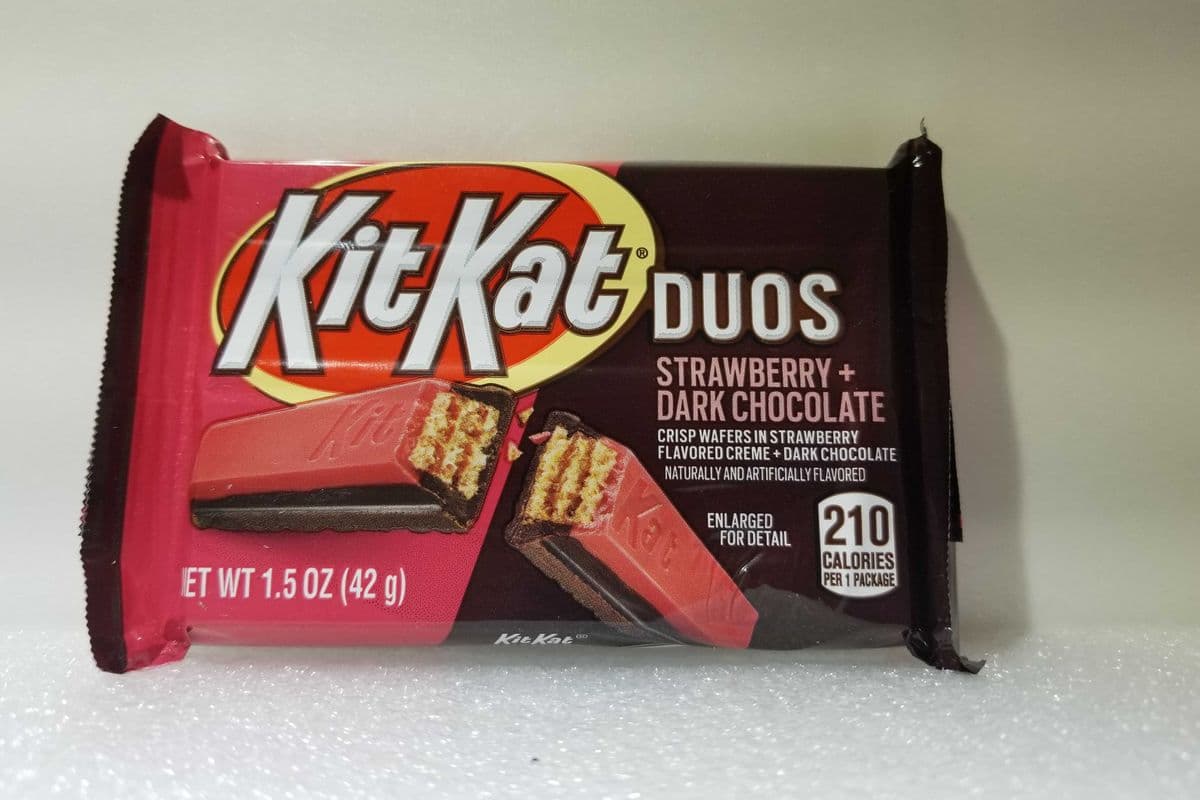 Kit Kat Strawberry Dark Chocolate (42 g)
