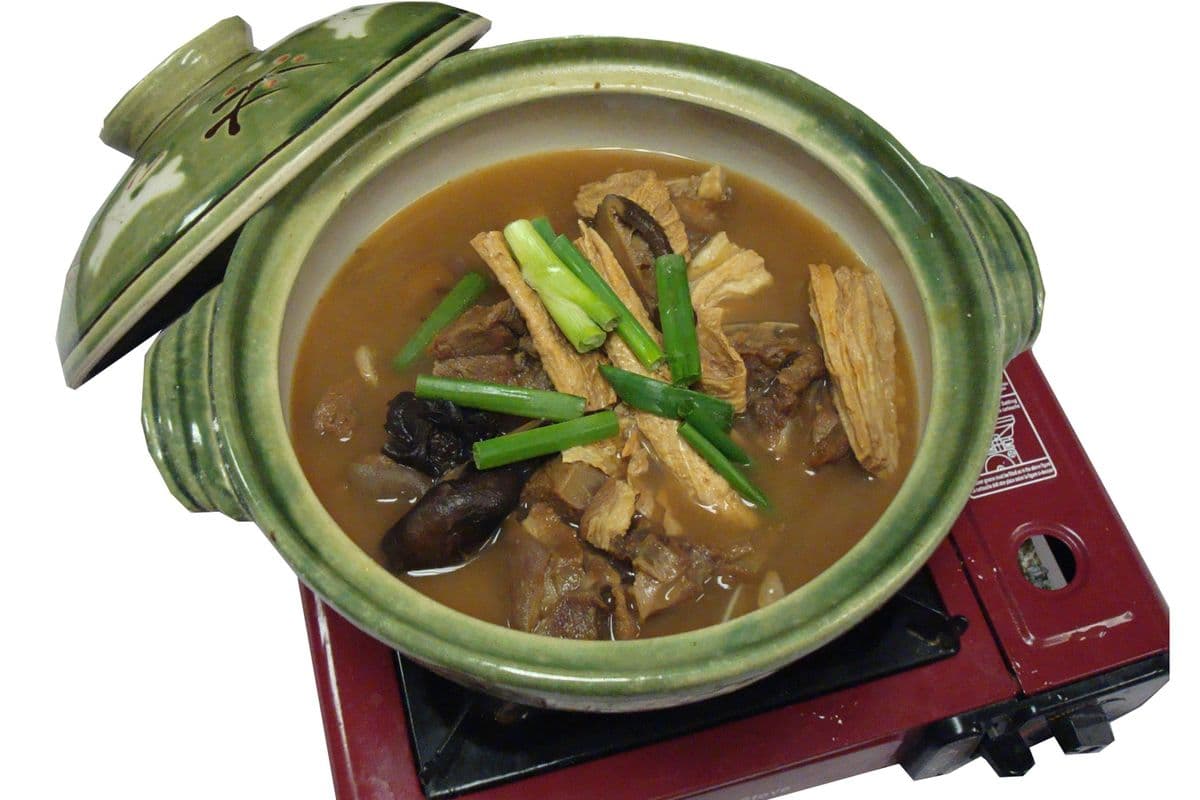 260. Special Lamb Brisket in Hot Pot 枝竹羊腩煲