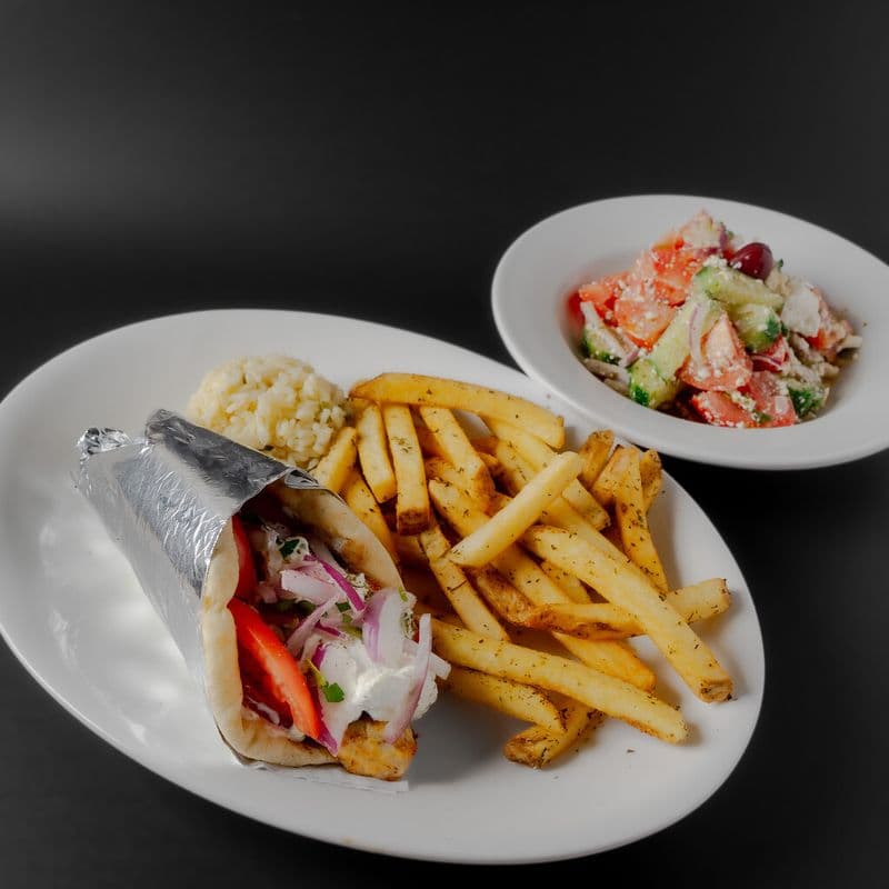 Plats pita souvlaki au poulet / Chicken Souvlaki Pita Plate