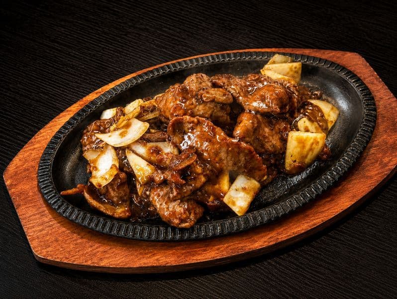 Deluxe M07 Black Pepper Beef on Sizzling Plate Combo M07 鐵板黑胡椒牛肉 豪華套餐
