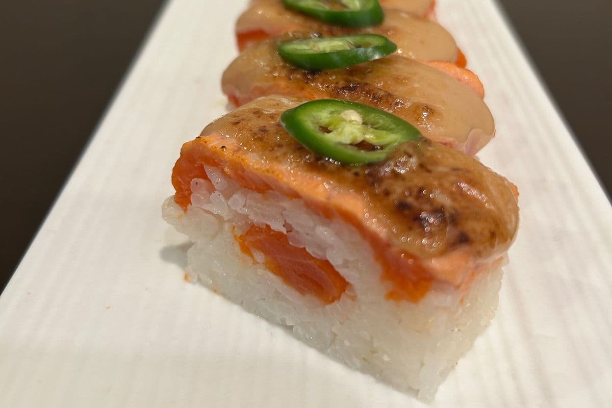 Salmon oshi (Six pieces )