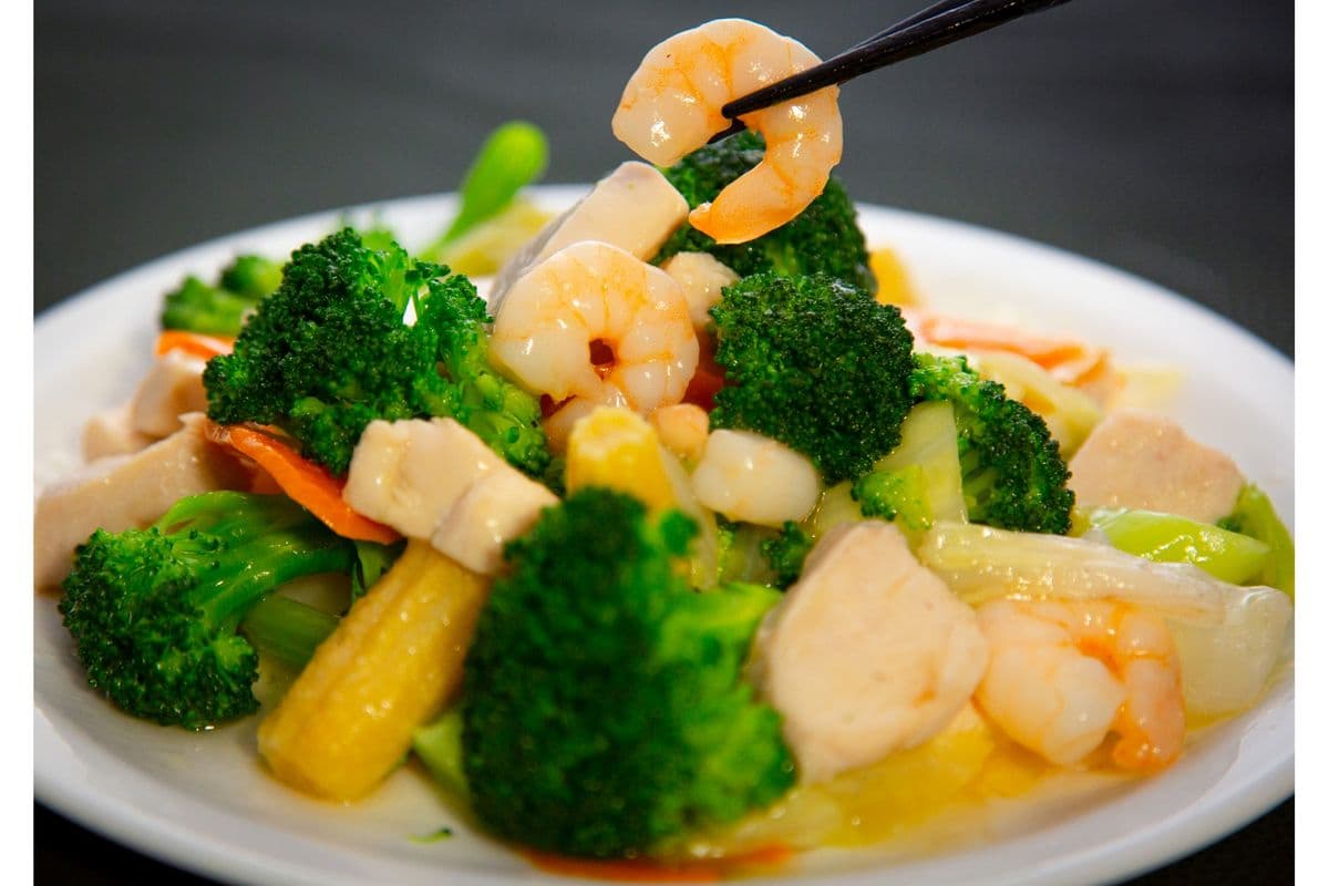 S9. Shrimp and Chicken with Vegetables