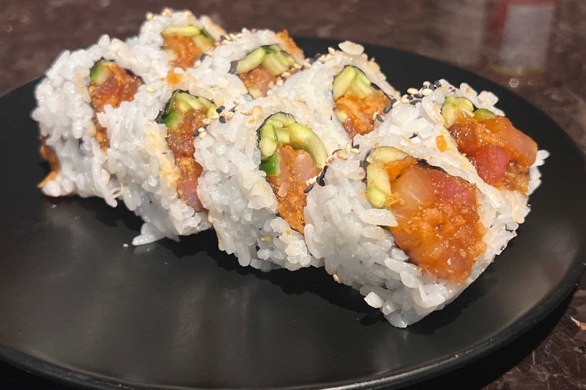 Spicy Salmon Roll (8pcs)