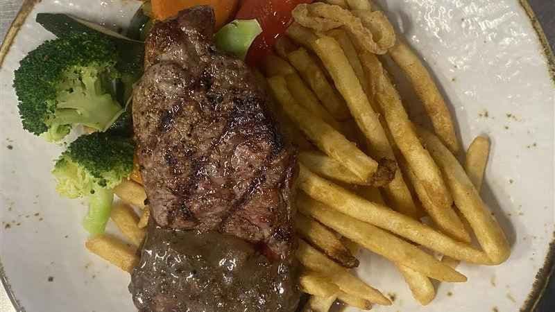 10 oz NY Striploin & Frites