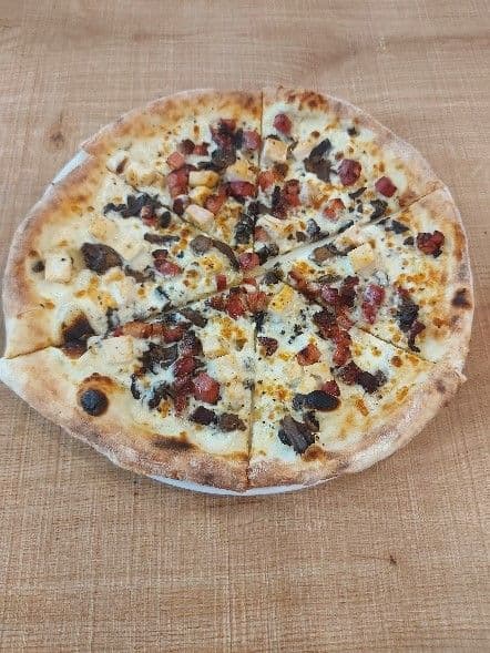 Grande Chicken Carbonara Pizza