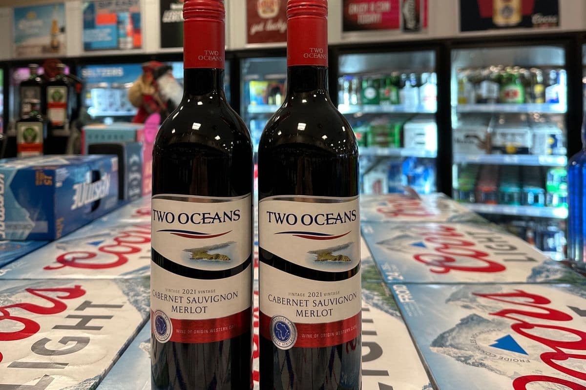 TWO OCEANS CAB SAUV/MERLOT (1 x 750 mL)
