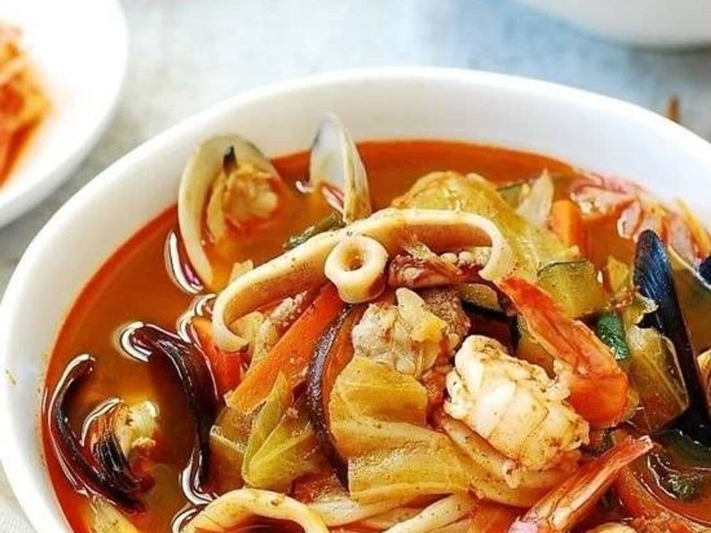 Champong (짬뽕海鮮辣湯麵)