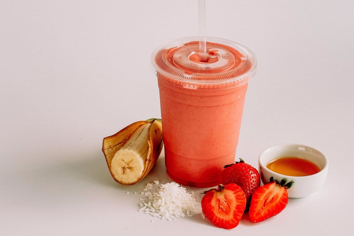 Strawberry Dream Smoothie (16 oz)