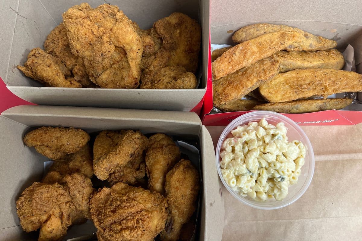 Meal (18 Pcs) (18 Pcs Chicken, 18 Wedges, one Large Side)