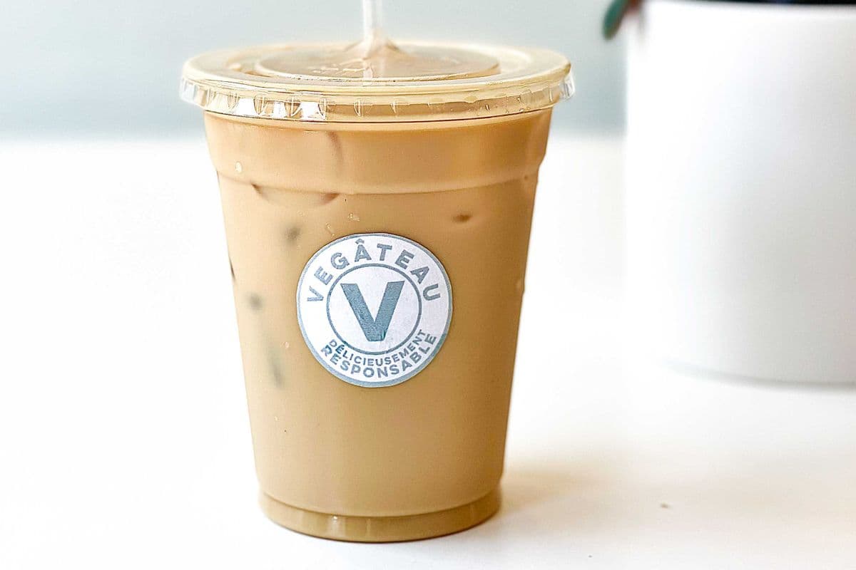 Latte glacé / Iced Latte (12 oz (355 mL)) (114 Cal)
