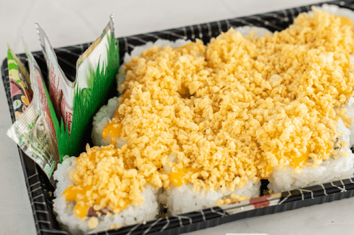Spicy Crispy Salmon Roll (9 pcs)