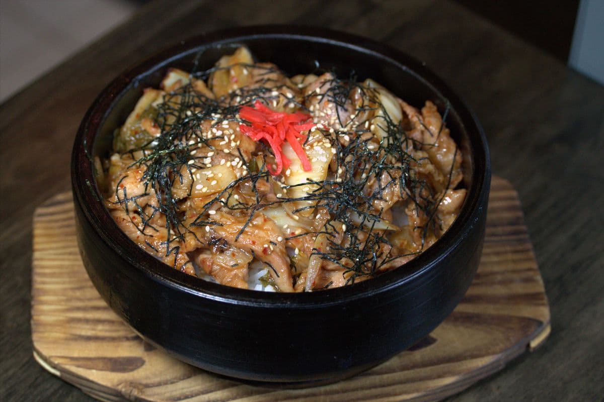 Kimichi and Pork on Rice in Hot Stonepot 泡菜豬肉石鍋飯