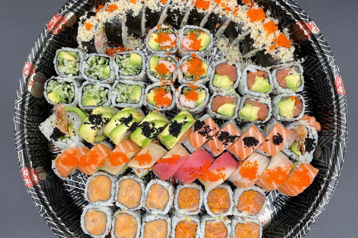 811 60 Pieces Assorted Rolls