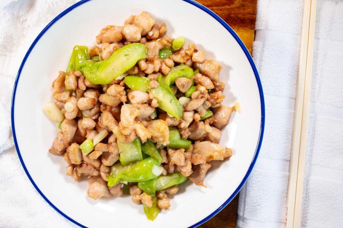 Stir-Fried Chicken Dices with Chinese Zucchini 丝瓜滑鸡