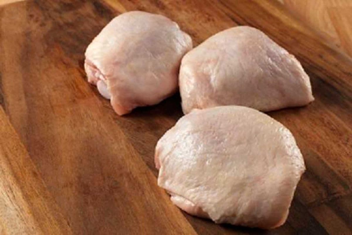 Fresh Bone-In Chicken Thigh (1 Lb)