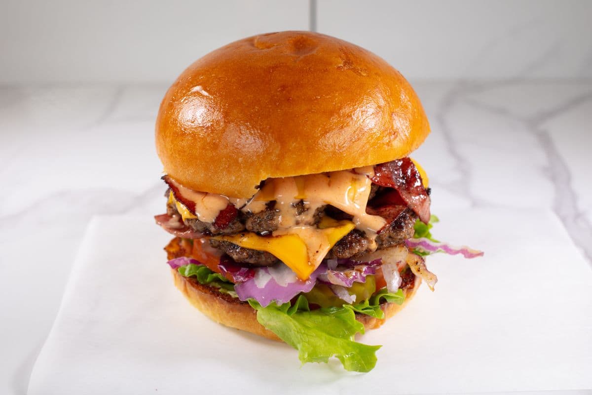 Le kett (burger au fromage double) / The Kett (Double Cheeseburger)