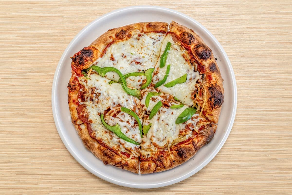 Pizza large 14" la Gattini garnie / La Gattini Topped Pizza 14"