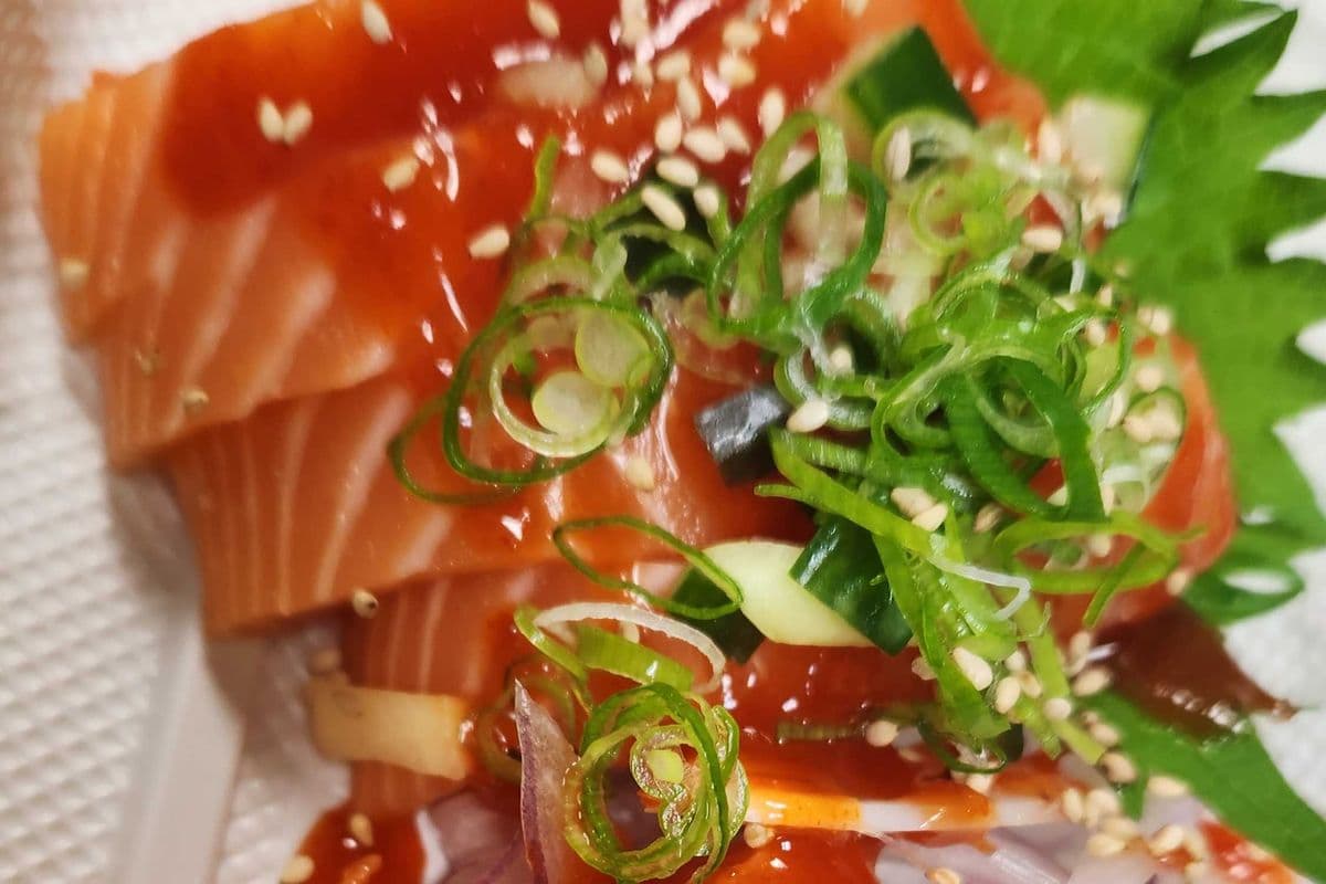 Spicy Salmon Sashimi (4pcs)