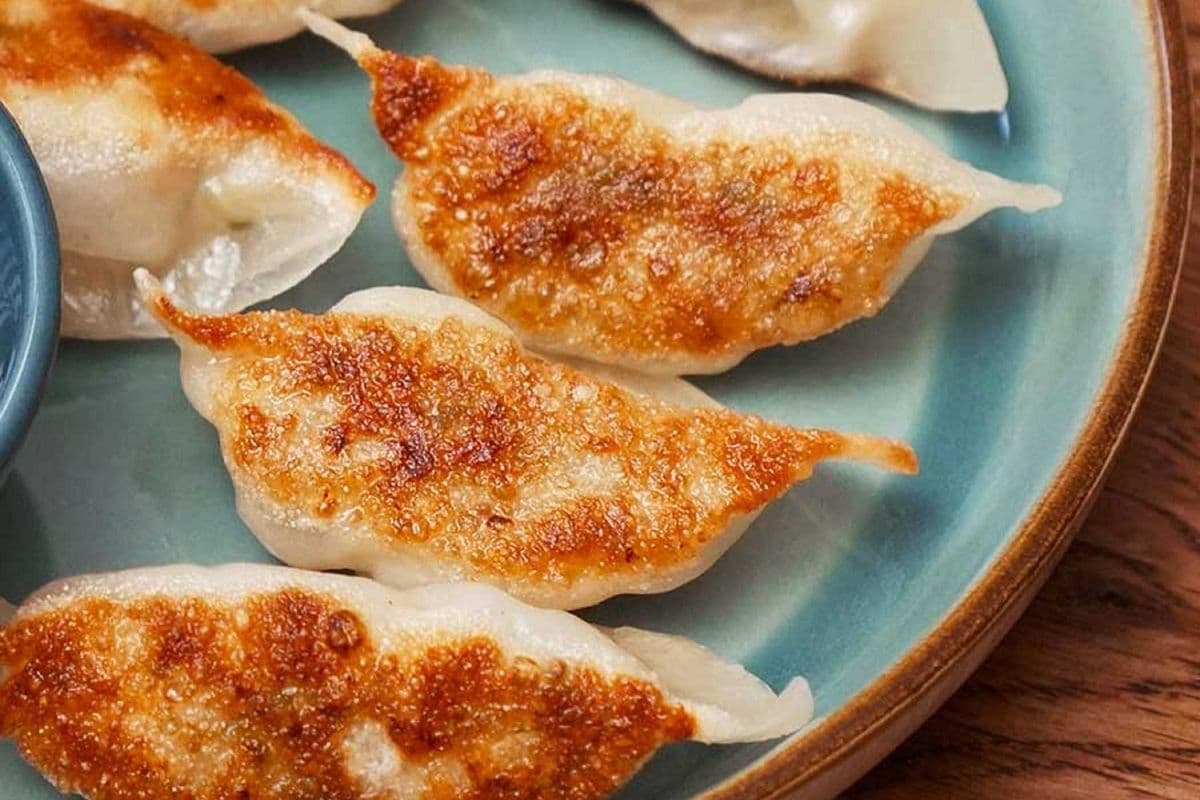 Pan-Fried Chicken Gyoza (6 pcs)