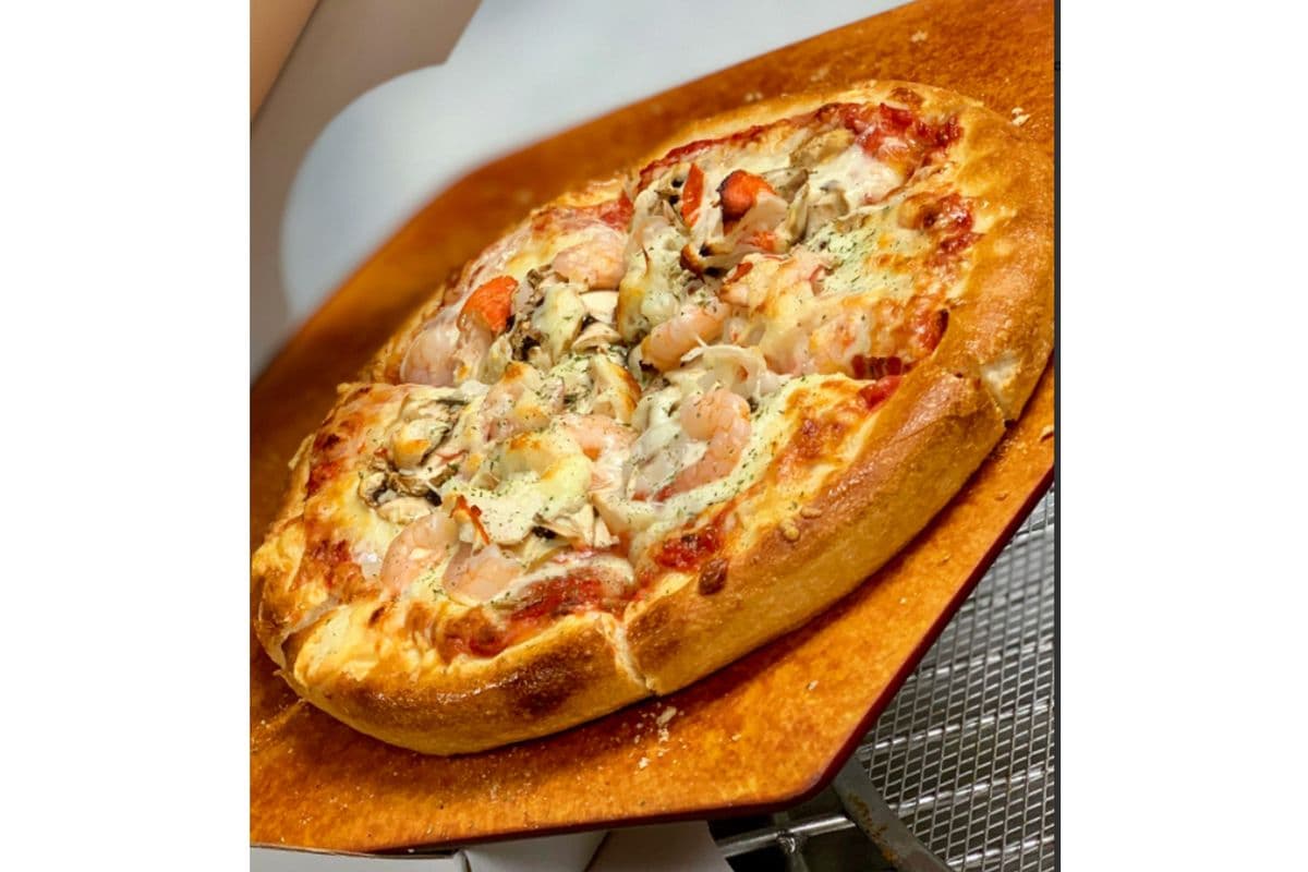 12" Seafood Deluxe Pizza