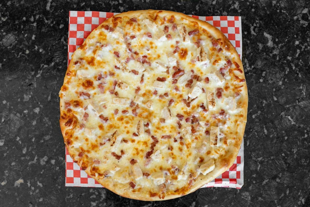 King Chicken Alfredo Pizza
