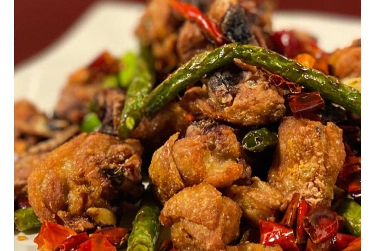 T11. Griddle Cooked Chicken with Dried Chilli Peppers 干香辣子雞