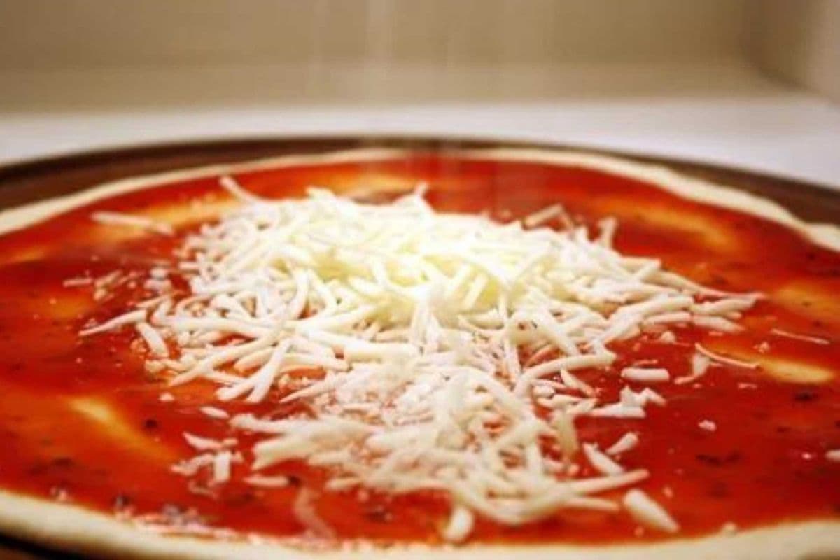 (8-Slice) Build your own pizza.