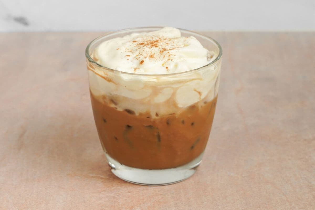 Café glacé vietnamien avec mousse de sel de mer