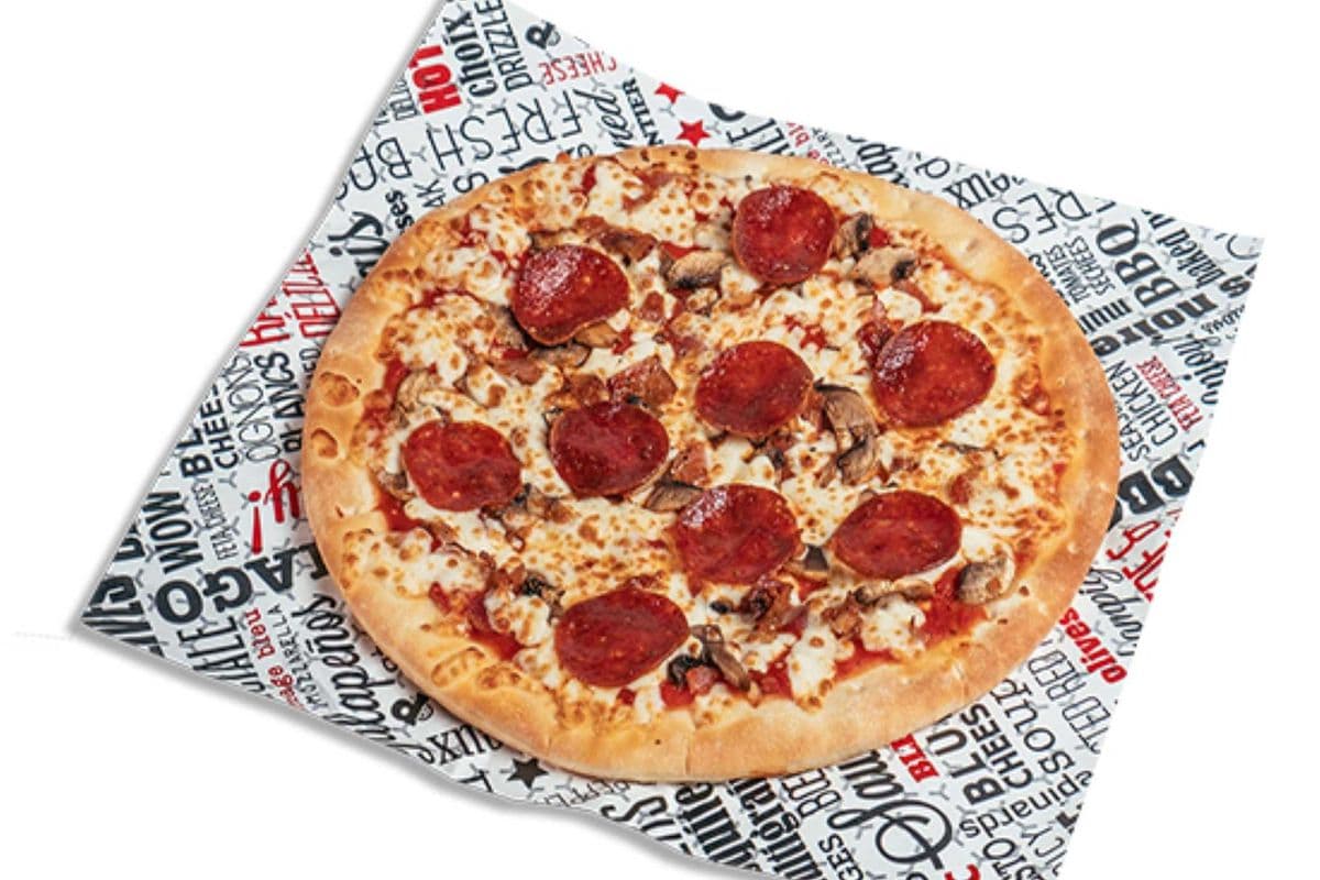 8. Pizza 14" québécoise